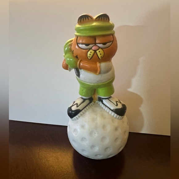 GARFIELD GOLF VINTAGE 1981 
3” CAT FIGURINE DRESSED AS GOLFER 
COLLECTIBLE ITEM - Picture 1 of 5